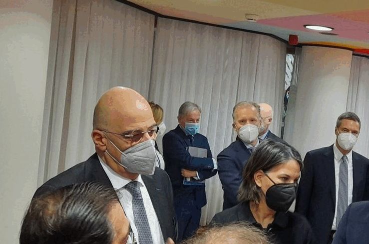 Συναντήσεις Δένδια με Μπέρμποκ, Μπορέλ και ομολόγους του από τις χώρες του Κόλπου