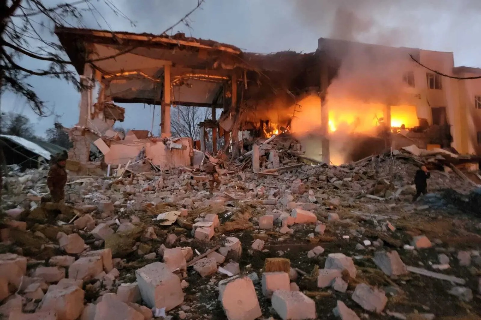 Ανελέητοι βομβαρδισμοί – αγωνία για τους αμάχους