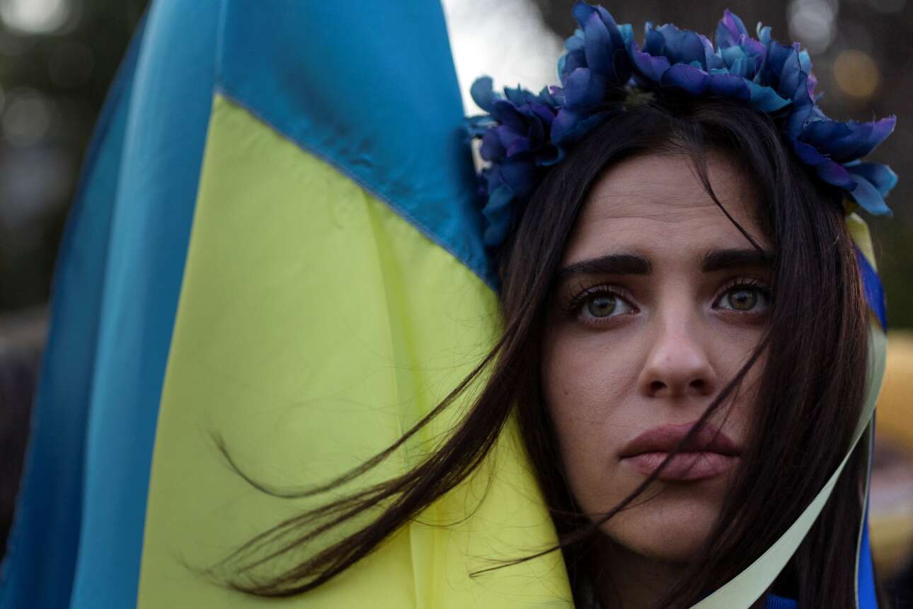 Πορτρέτο Ουκρανής που ζει στην Ελλάδα – η νεαρή γυναίκα συμμετείχε στη διαδήλωση που έγινε την 1η Μαρτίου στην Αθήνα με σκοπό να καταγγείλει τη ρωσική εισβολή