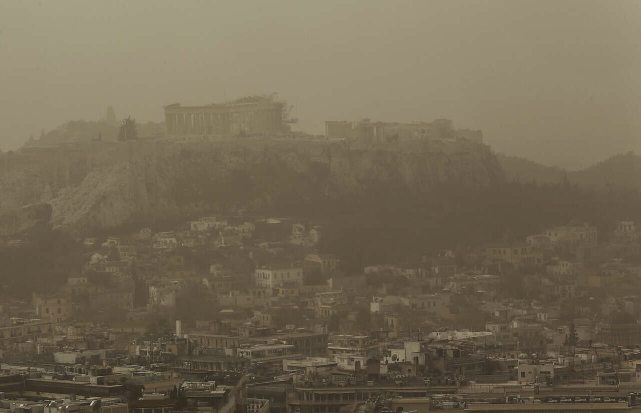 Αφρικανική σκόνη θα κατακλύσει την Ελλάδα για πέντε ημέρες