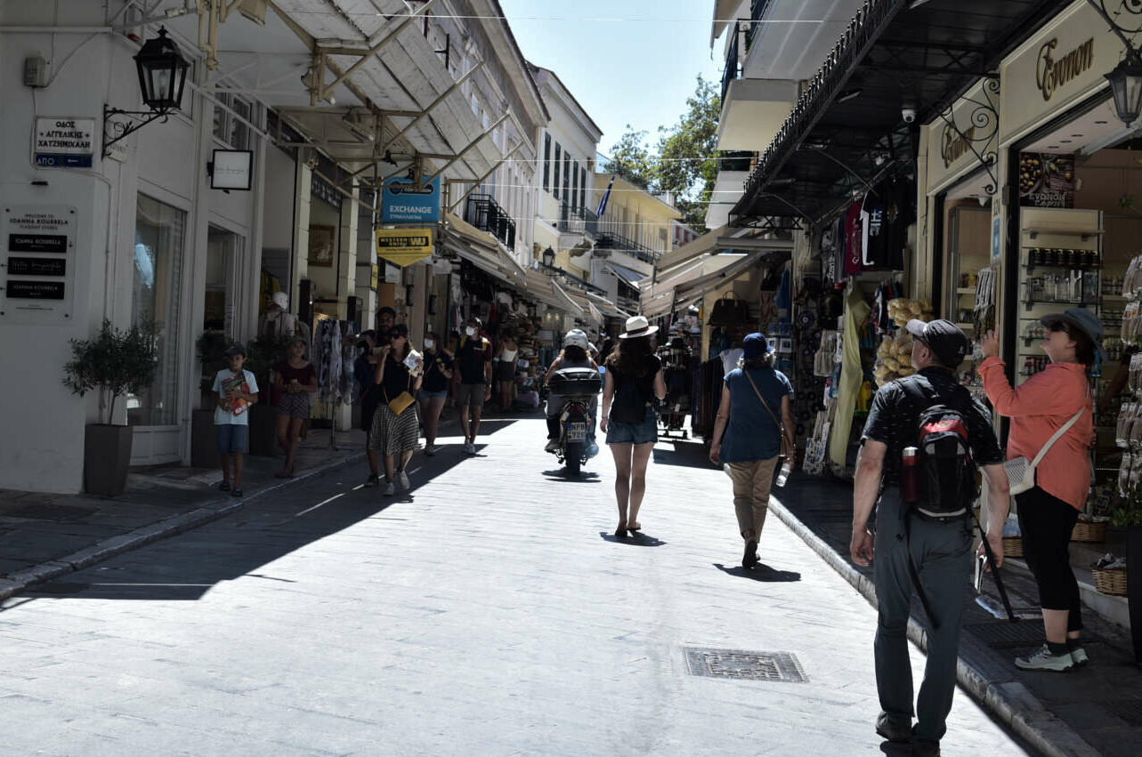 Δήμος Αθηναίων: Χρηματοδότηση €2,3 εκατ. σε 111 μικρές επιχειρήσεις στο ιστορικό κέντρο
