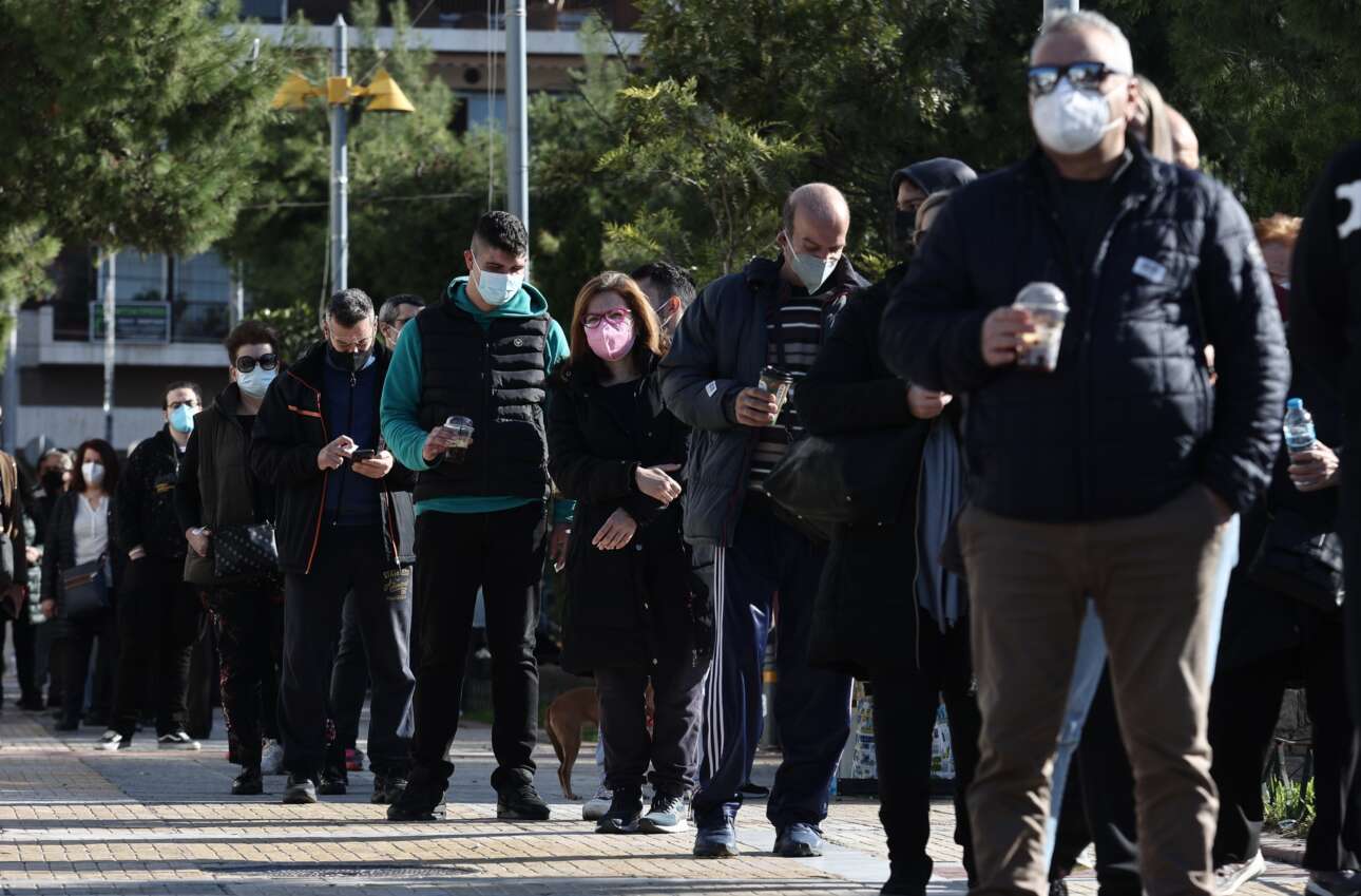 Κορονοϊός: 15.783 κρούσματα, 63 νεκροί και 393 διασωληνωμένοι την Πέμπτη