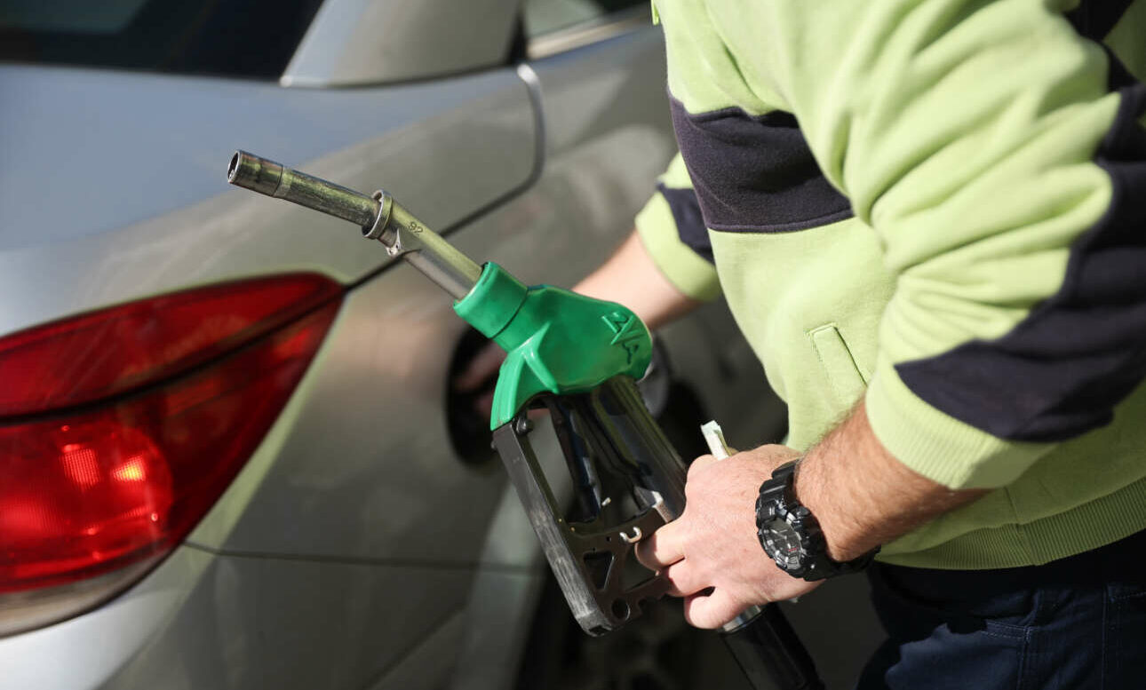 Οικονόμου: Εχει ξεφύγει επικίνδυνα η τιμή της βενζίνης – Θα υπάρξει παρέμβαση