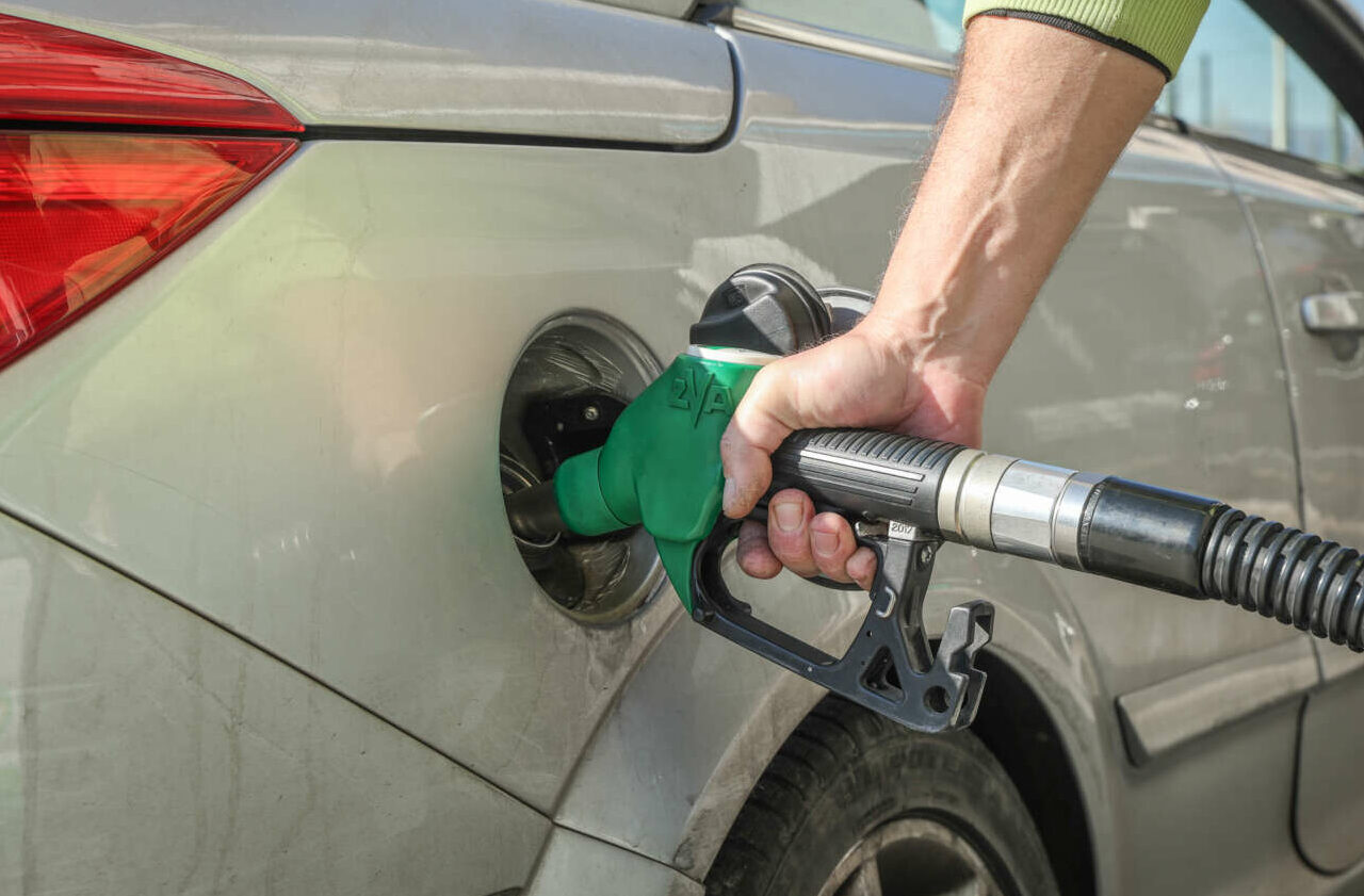 Γραφείο Προϋπολογισμού Βουλής: Ναι σε στοχευμένα, όχι σε οριζόντια μέτρα για τα καύσιμα