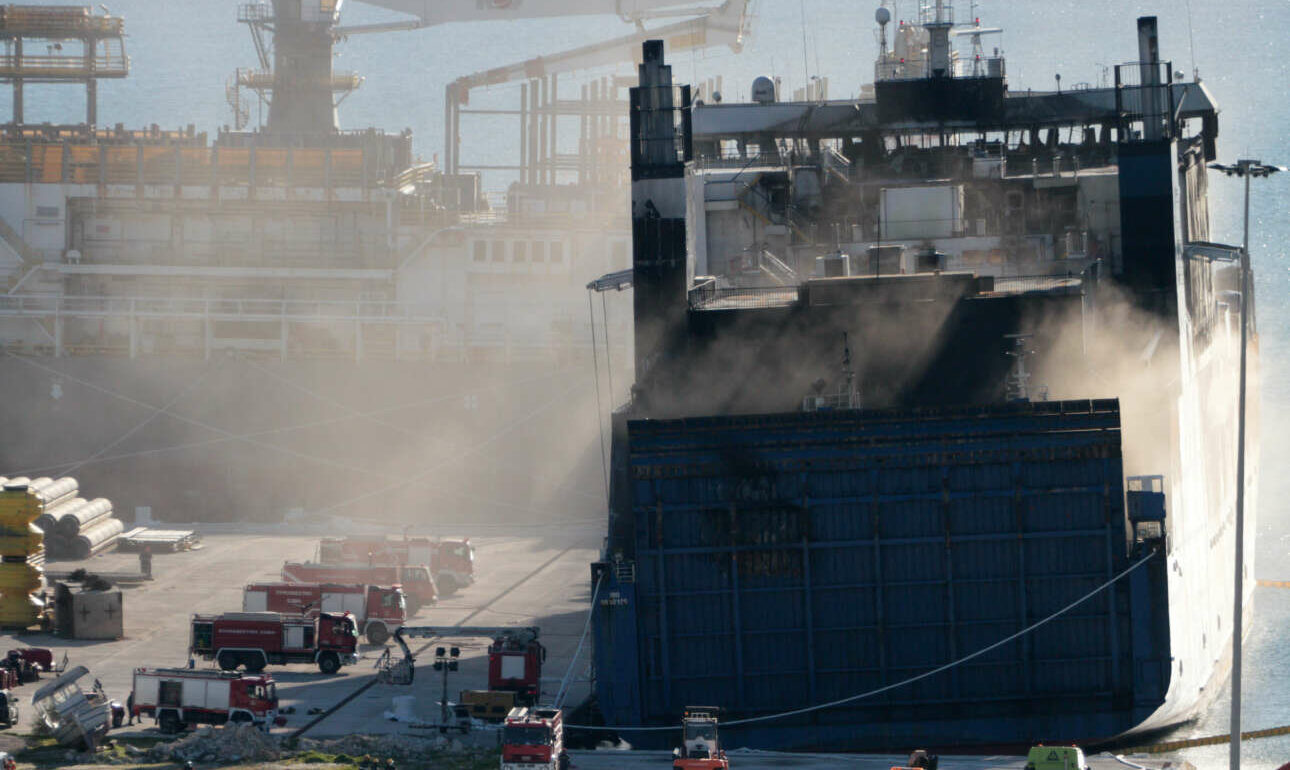Euroferry Olympia: Συνεχίζονται ύστερα από τρεις εβδομάδες οι έρευνες για τους τρεις αγνοούμενους