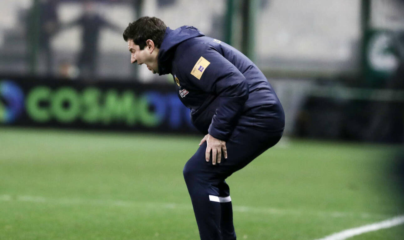 Η ΑΕΚ, ο Γιαννίκης και το κομπολόι των ατελείωτων πειραματισμών