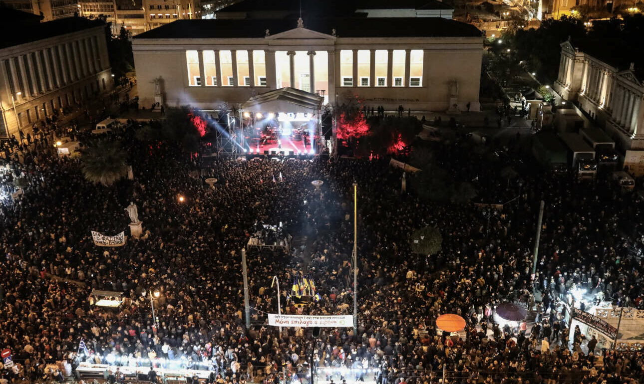 Με… Τσίπρα, Τσακαλώτο, Αχτσιόγλου η συναυλία για την ειρήνη στα Προπύλαια