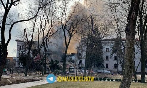 Μαριούπολη: Ρωσικές δυνάμεις βομβάρδισαν θέατρο γεμάτο αμάχους