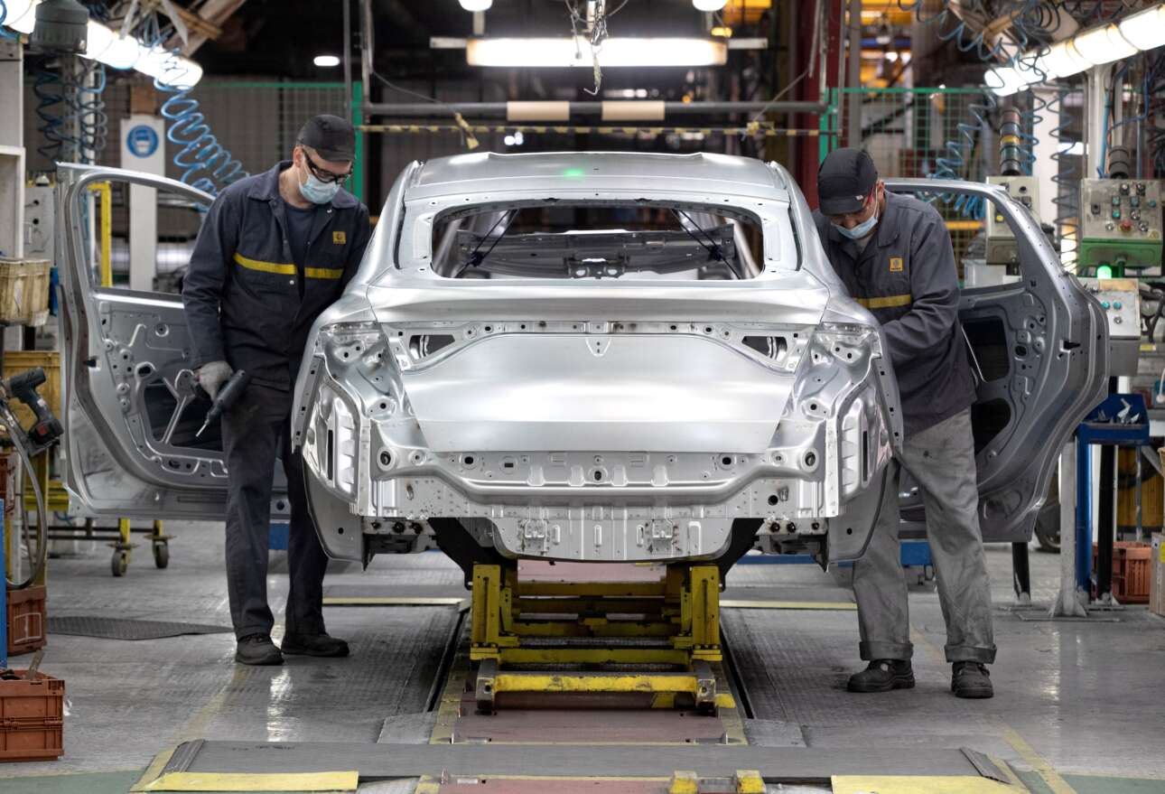 Και η  βιομηχανία του αυτοκινήτου πληρώνει την εισβολή