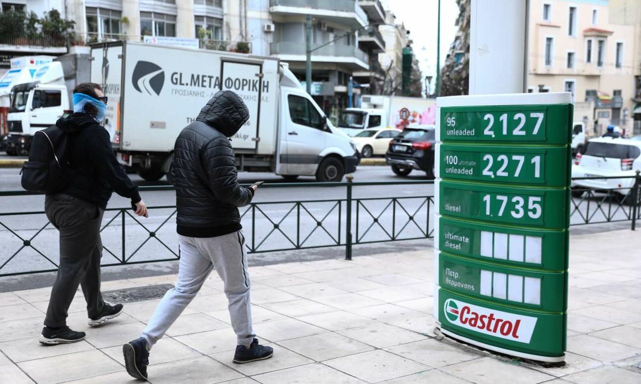 Οικονόμου: Κάποιοι θα πληρώνουν λιγότερα από την τιμή που αναγράφεται στην αντλία
