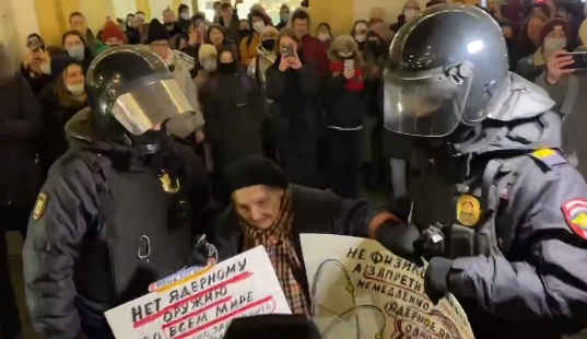 Ντροπή! Εζησε την πολιορκία του Λένινγκραντ, τη συνέλαβε ο Πούτιν