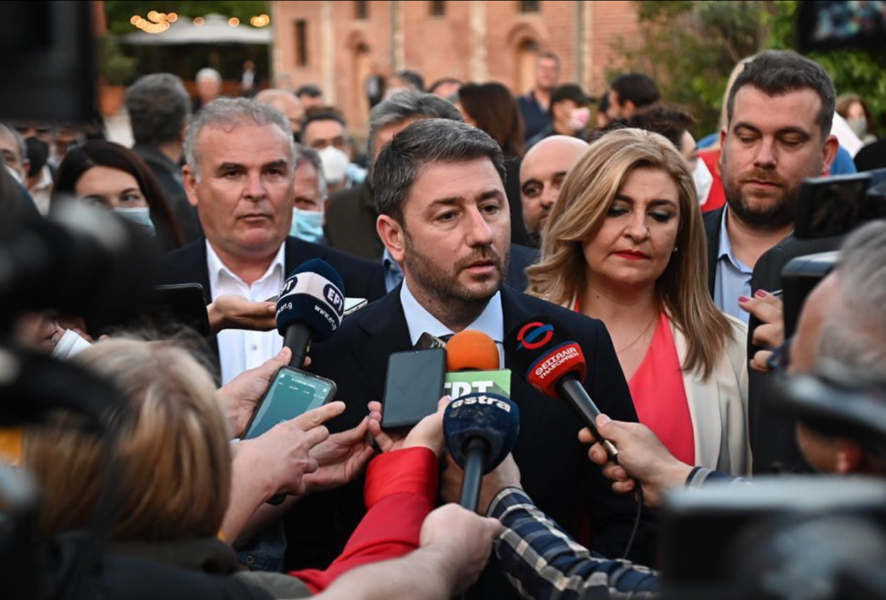 Ανδρουλάκης: Ή με αυτούς που συσσωρεύουν νέα προβλήματα στα παλιά ή με αυτούς που τα λύνουν