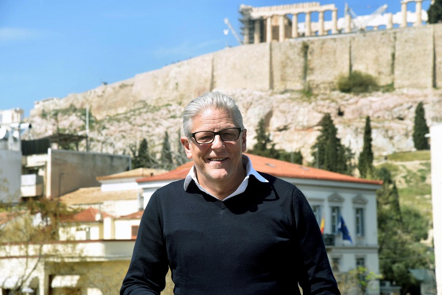 Ο γνωστός μας Γιαν Φαμπρ καταδικάστηκε για σεξουαλική παρενόχληση