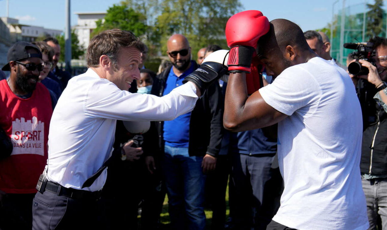 Ο Μακρόν παίζει μπουνιές για τις ψήφους του Μελανσόν