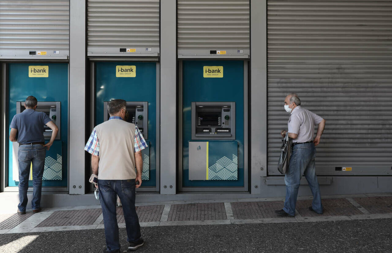 Στους λογαριασμούς των δικαιούχων η έκτακτη ενίσχυση των €200