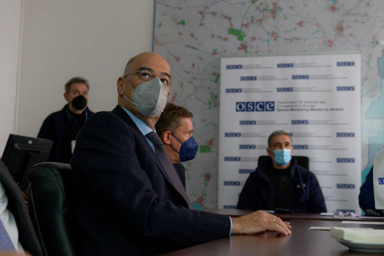 Δένδιας χωρίς «ναι μεν αλλά»: «Η Ελλάδα θα ζητήσει από τη Χάγη να διερευνήσει εγκλήματα πολέμου στη Μαριούπολη»