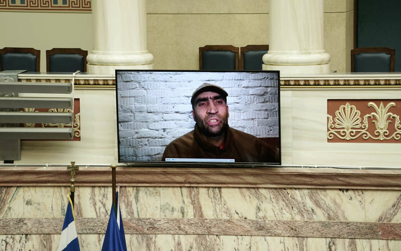 Πολιτικός κουρνιαχτός από την παρέμβαση του ελληνο-ουκρανού μαχητή του Τάγματος του Αζόφ στην ομιλία Ζελένσκι