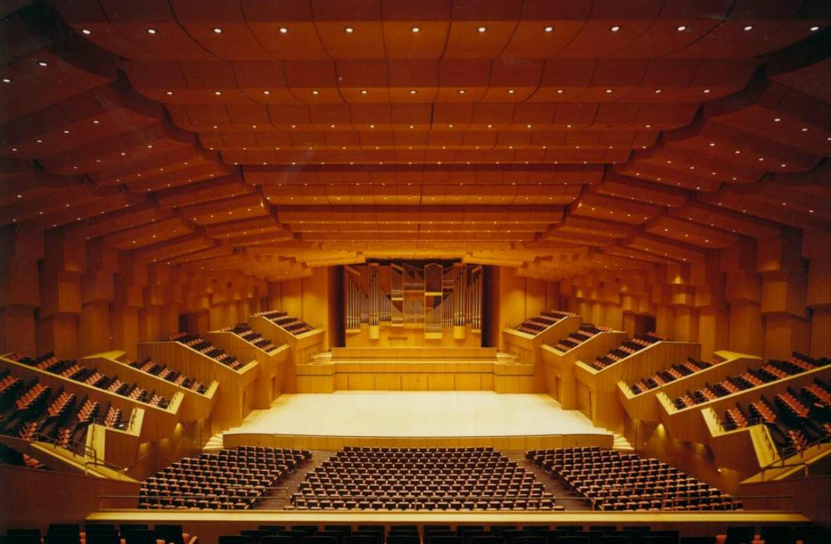 Η διονυσιακή ενέργεια της λύρας, σε μια μεγάλη γιορτή