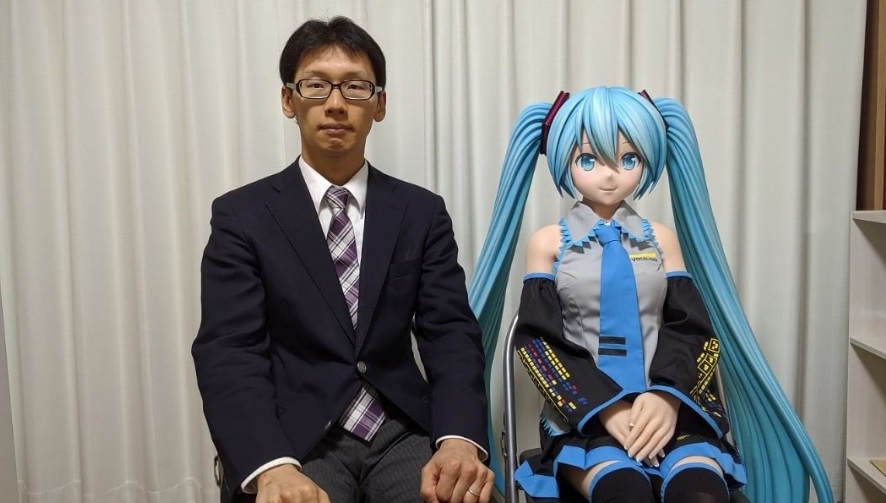 Παντρεύτηκε ολόγραμμα αλλά ο γάμος έχει τώρα πρόβλημα