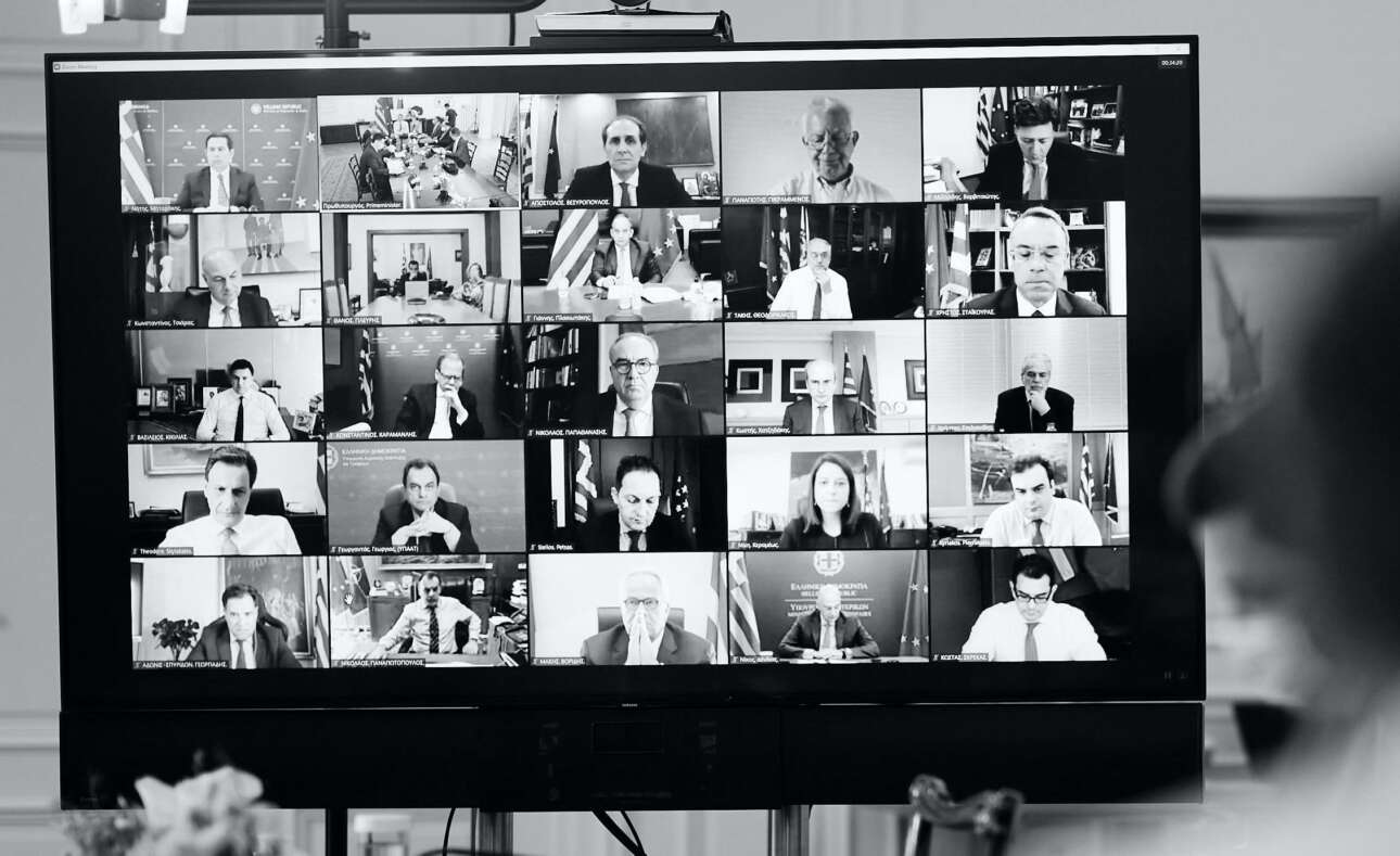 Υπουργός ή πολιτευτής;