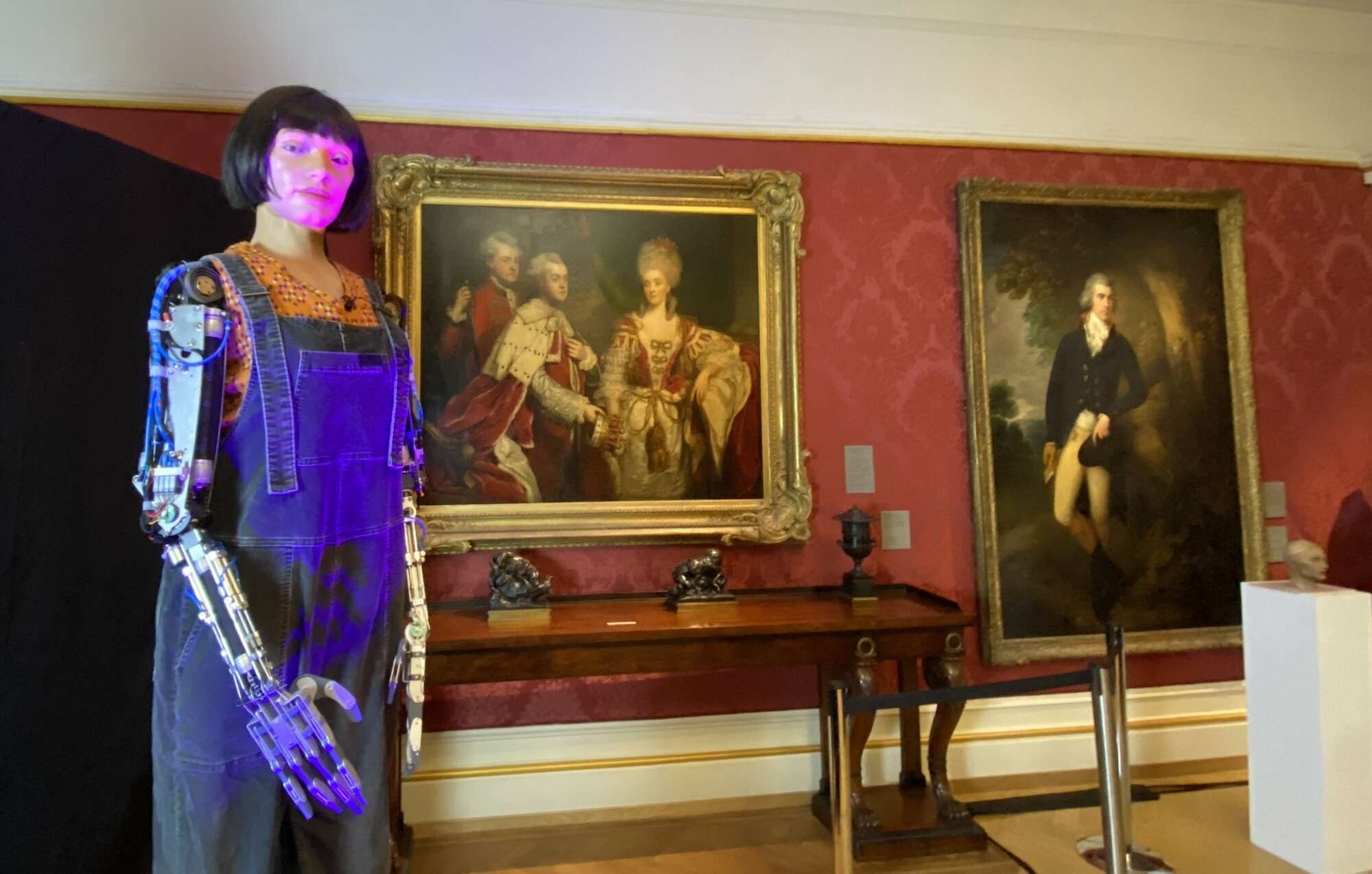 Aυτή είναι η Εϊντα, το πρώτο ρομπότ-καλλιτέχνης