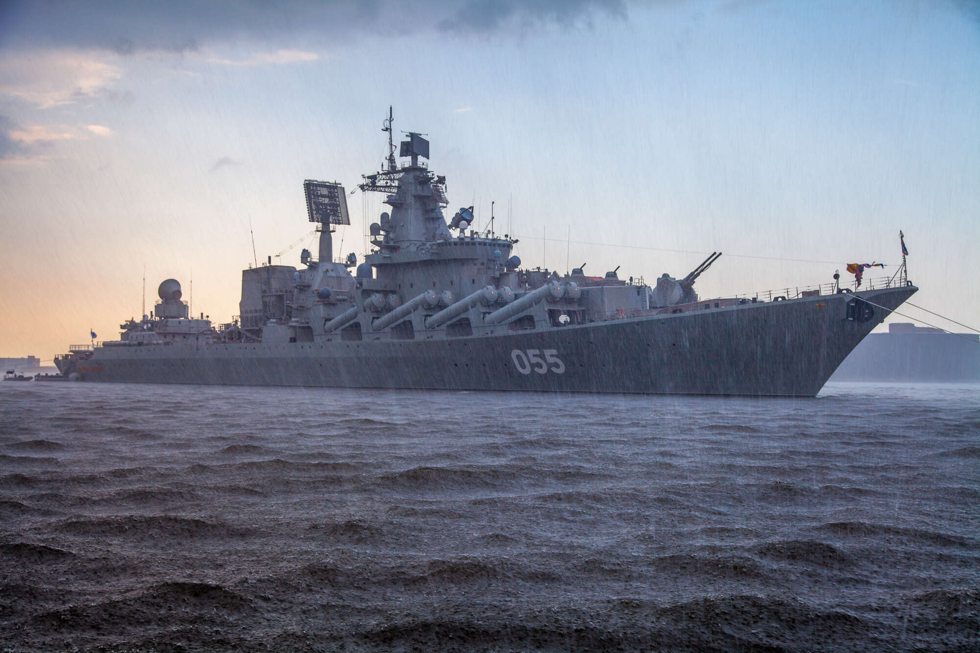 Οι Ρώσοι ανοίχτηκαν προς το Ιόνιο με πολεμικά σκάφη και «Κρουζ»