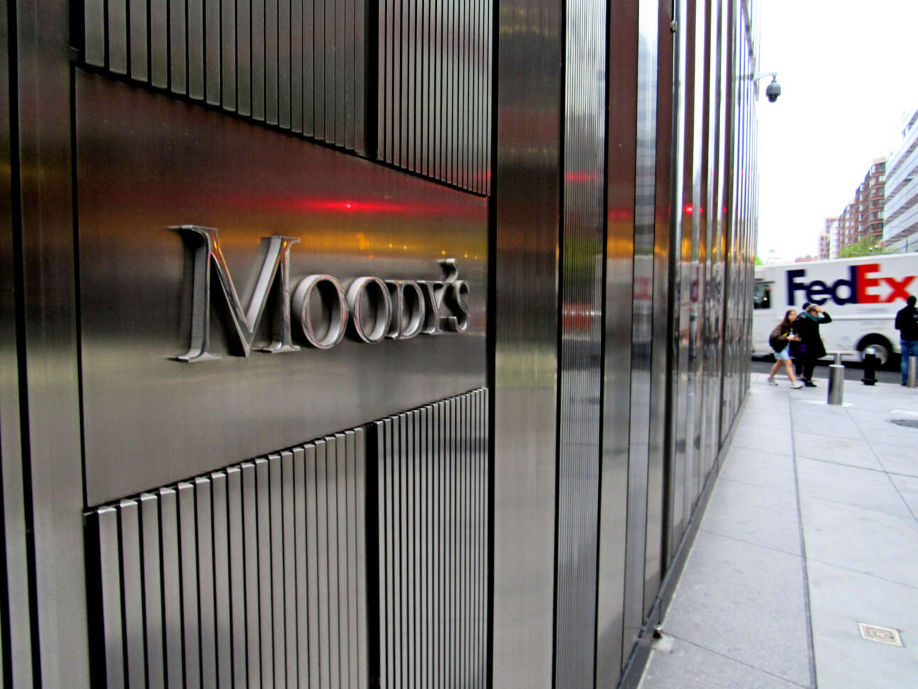 Τα τρία σενάρια της Moody’s για την ελληνική οικονομία εν μέσω πολέμου (και πανδημίας)