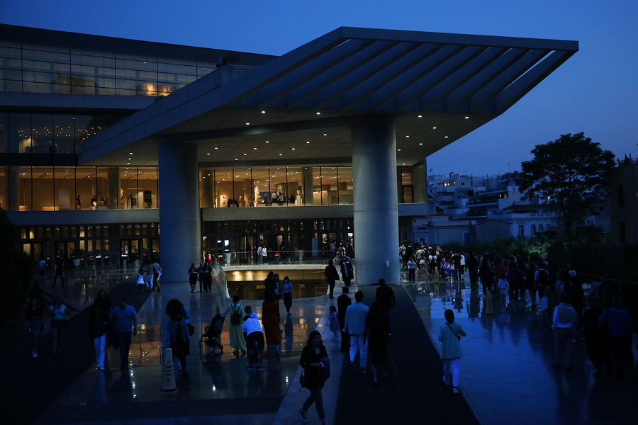 Πλήθος κόσμου στο Μουσείο της Ακρόπολης για την Ευρωπαϊκή Νύχτα Μουσείων