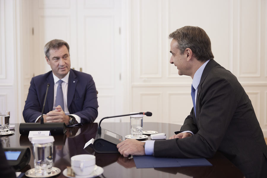 Μάρκους Ζέντερ: Ο «πετάξτε την Ελλάδα έξω από το ευρώ» στο Μέγαρο Μαξίμου