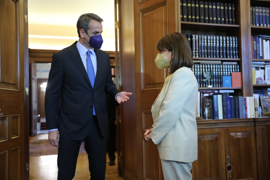 Μητσοτάκης σε Σακελλαροπούλου: Ανακοινώνουμε προσεχώς συνολικό σχέδιο εξοικονόμησης ενέργειας