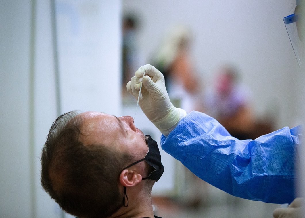 Κορονοϊός: 3.727 κρούσματα, 14 νεκροί και 133 διασωληνωμένοι την Παρασκευή