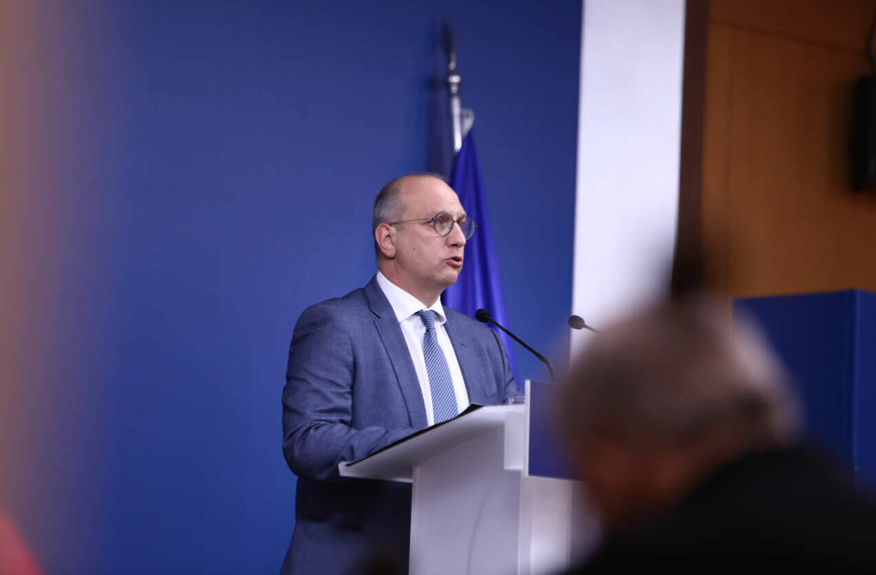 Oικονόμου: Τυφλὸς τά τ᾽ὦτα, τόν τε νοῦν, τά τ᾽ὄμματ᾽εἶ, όποιος μεμψιμοιρεί για την παρουσία Μητσοτάκη στις ΗΠΑ