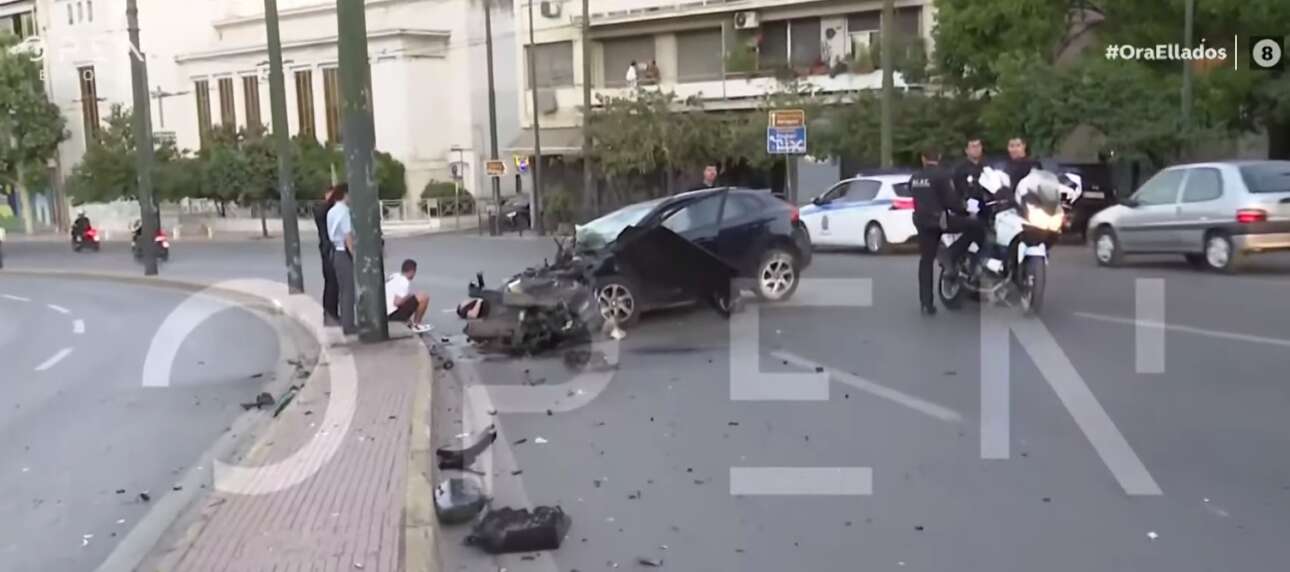 ΙΧ έπεσε σε κολόνα στην Αμαλίας – τρεις τραυματίες