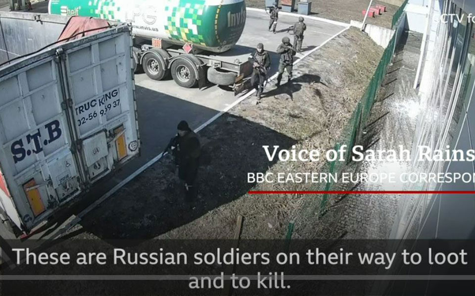 Βίντεο-ντοκουμέντο: Ρώσοι στρατιώτες σκοτώνουν πισώπλατα άοπλους Ουκρανούς