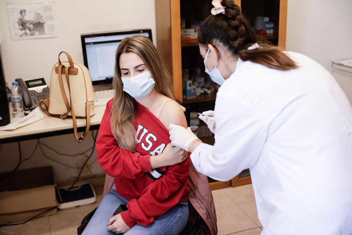 Κορονοϊός: Τι έδειξε η πρώτη σύγκριση τεσσάρων εμβολίων έξι μήνες μετά τον εμβολιασμό