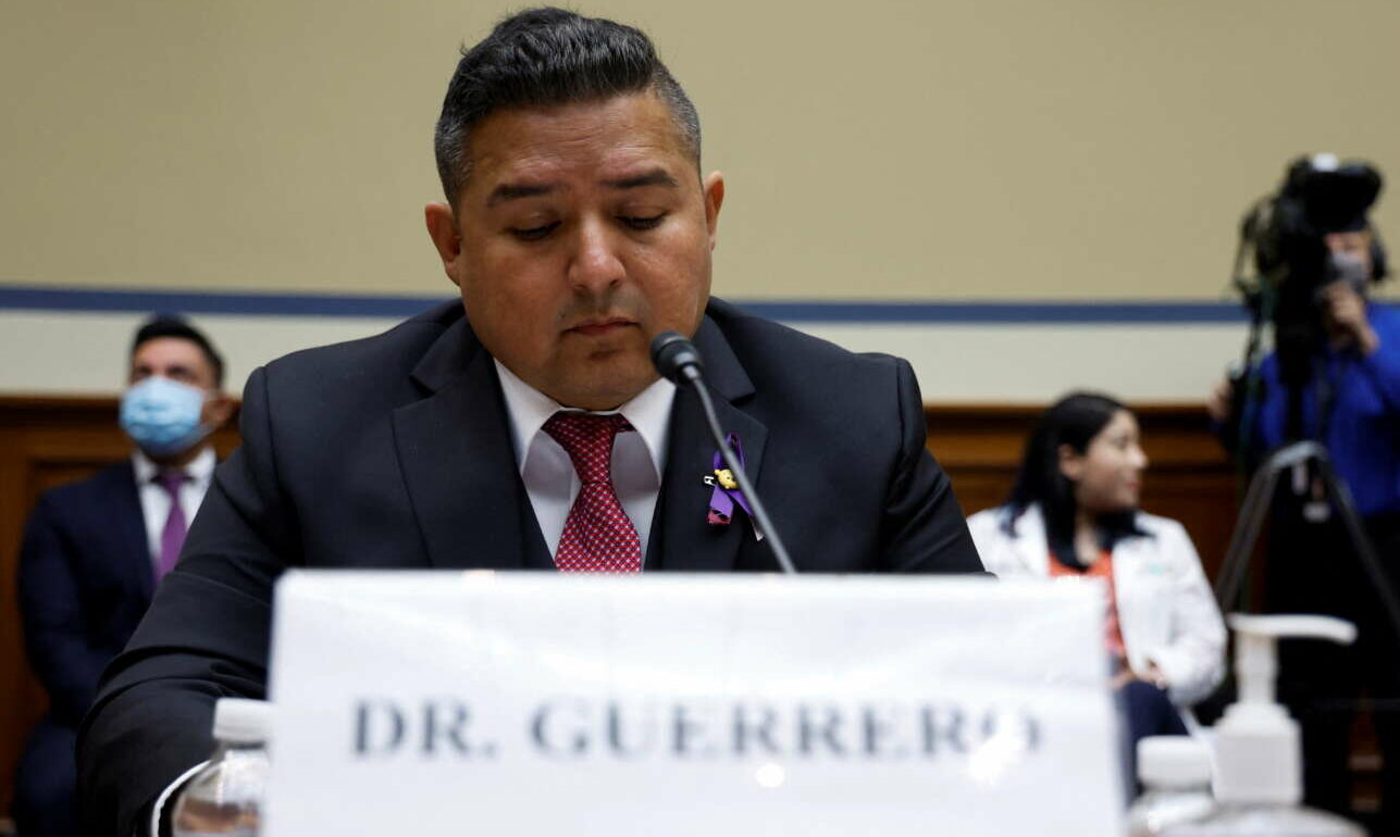 Παιδιά αποκεφαλισμένα από τις σφαίρες – Τρομακτικές οι καταθέσεις στο Κογκρέσο για τη σφαγή στο Ουβάλντε