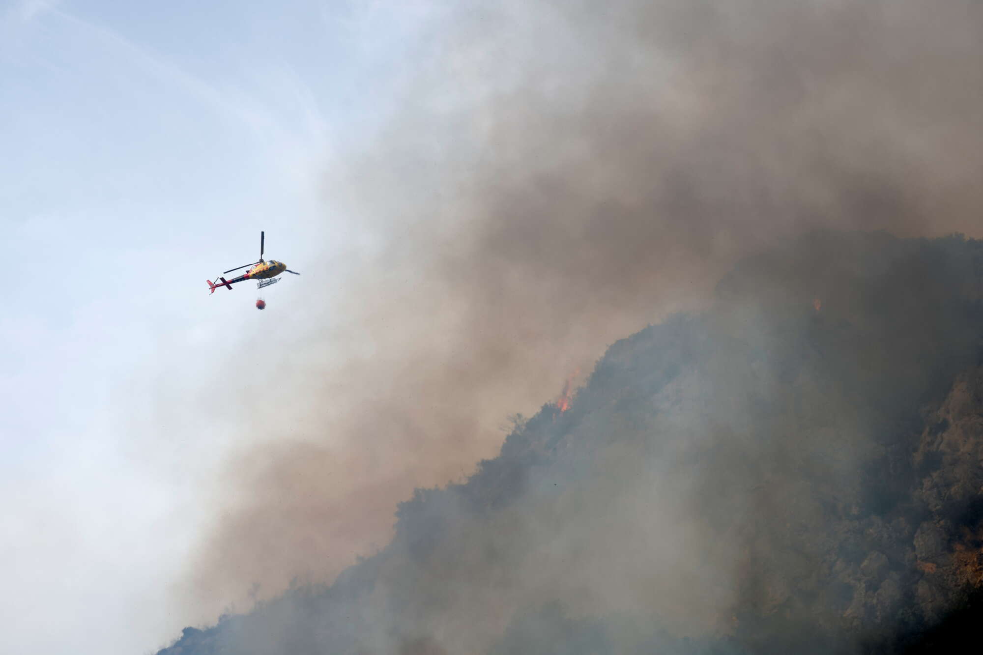 Ισπανία: Ο καύσωνας έφερε πυρκαγιές – Καίγονται χιλιάδες στρέμματα δάσους