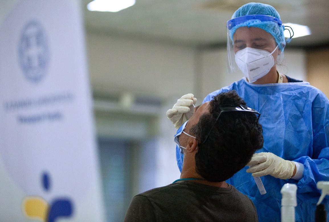 Κορονοϊός: 3.769 κρούσματα, εννέα νεκροί και 131 διασωληνωμένοι την Πέμπτη