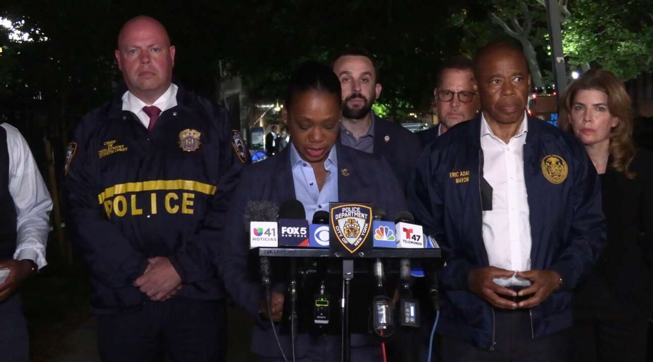 Σοκ στο Μανχάταν: Πυροβόλησαν στο κεφάλι 20χρονη μητέρα που είχε βγάλει βόλτα το μωρό της