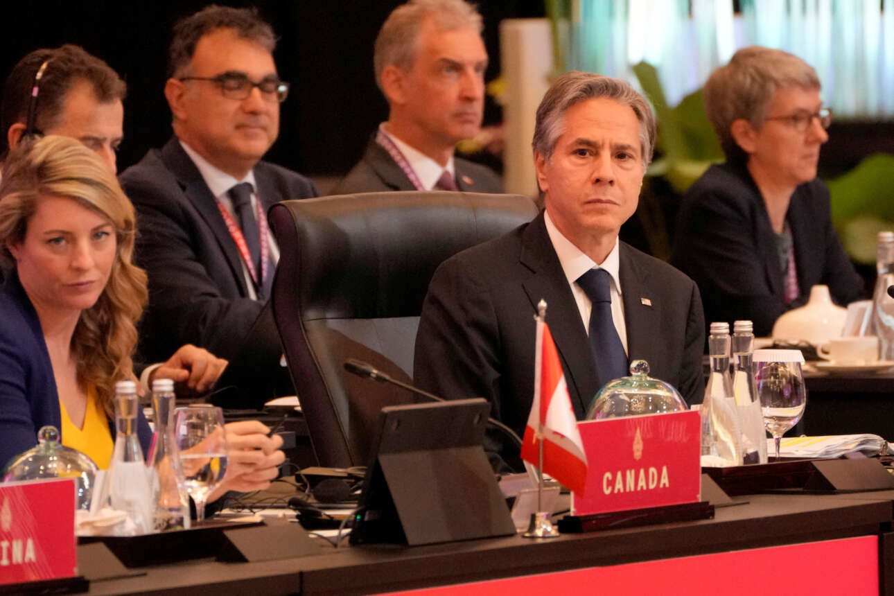 Μπλίνκεν σε Λαβρόφ: Αφήστε τα σιτηρά να φύγουν από την Ουκρανία