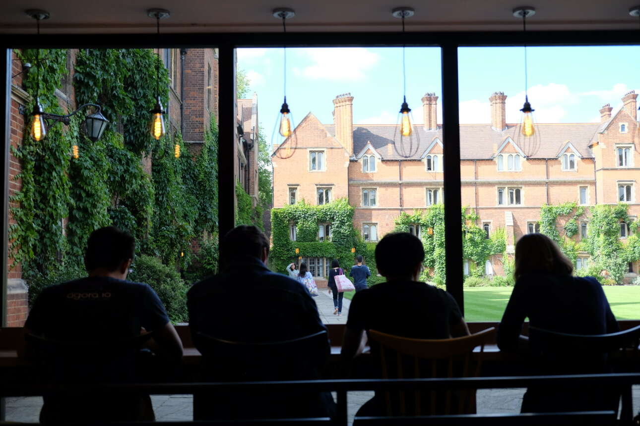 Συναγερμός στο Κέιμπριτζ: Ερευνούν πέντε αυτοκτονίες φοιτητών