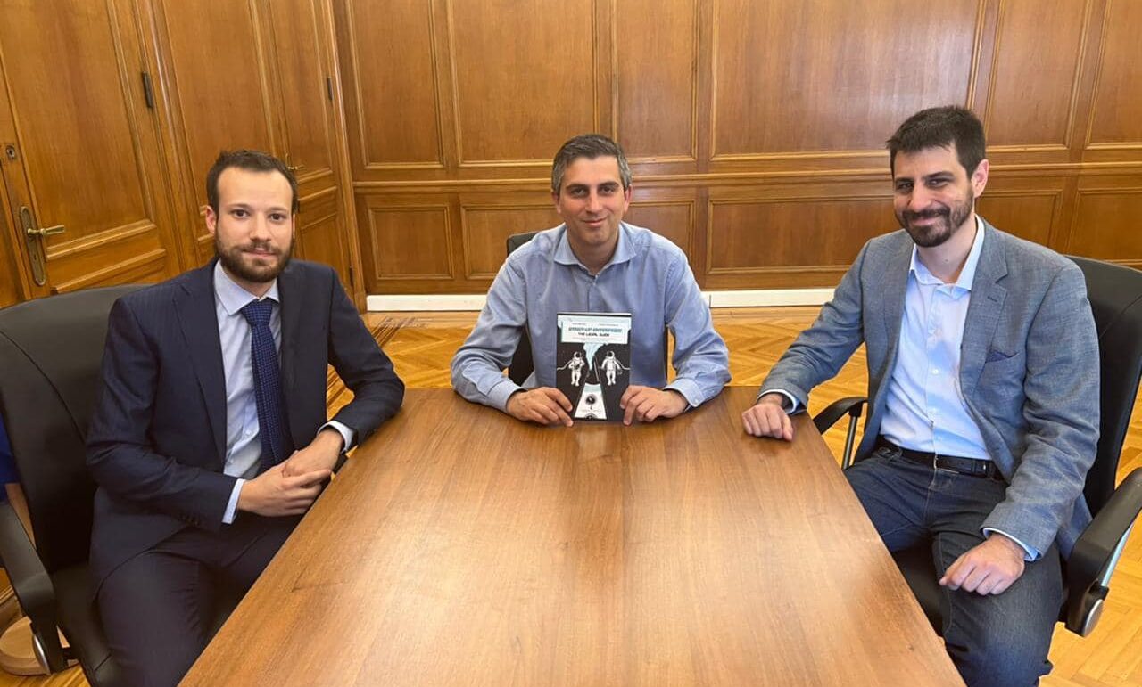 Δύο νέοι δικηγόροι έγραψαν έναν νομικό οδηγό για τις start-up σε απλή γλώσσα