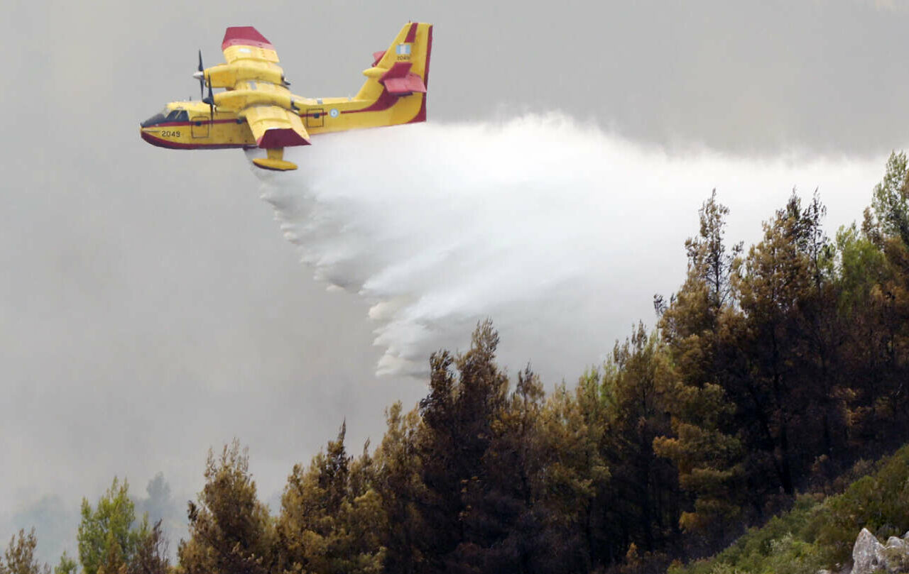 Το ευχαριστώ του Μακρόν στην Ελλάδα για τα Canadair – η απάντηση Μητσοτάκη