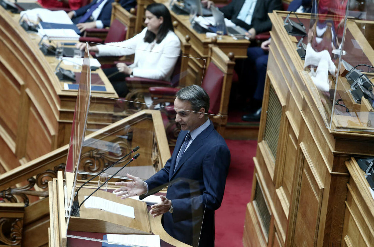 Μητσοτάκης στη Βουλή: Θα ζητήσει συγγνώμη ο Τσίπρας; Ζούμε τον εκτσογλανισμό της δημόσιας ζωής