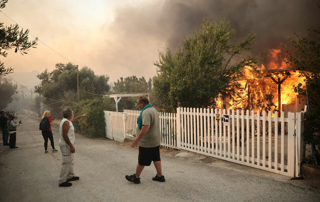 Εκπρόσωπος Πυροσβεστικής: Πάνω από 80 χλμ/ώρα η ταχύτητα των ανέμων τη νύχτα