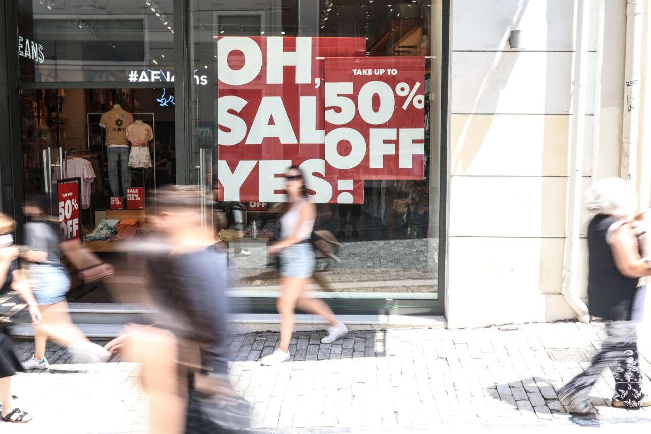 Καταργούνται οι ενδιάμεσες εκπτώσεις – «δεν απέδωσαν οφέλη σε εμπόρους και καταναλωτές»