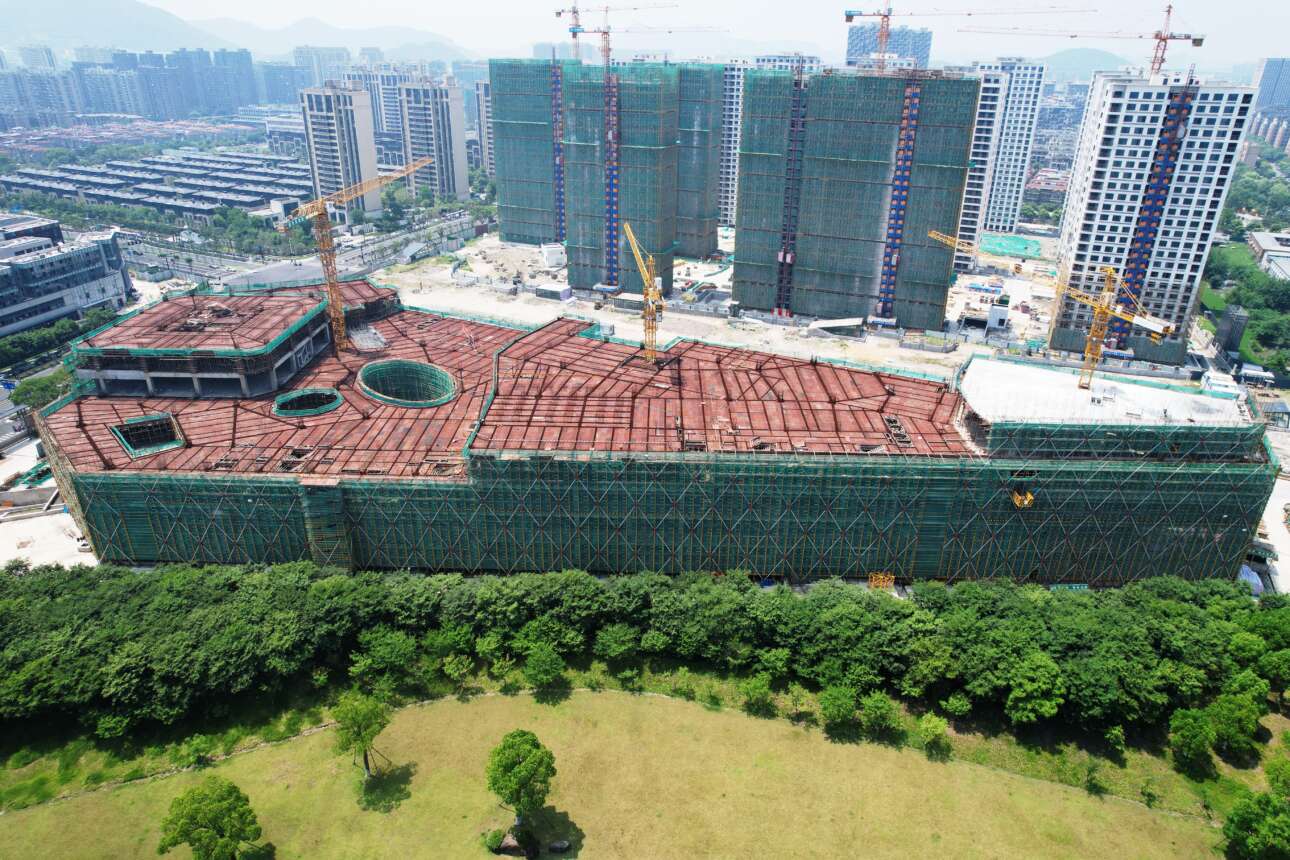 Η πλουσιότερη γυναίκα της Ασίας έχασε τη μισή περιουσία της μέσα σε έναν χρόνο