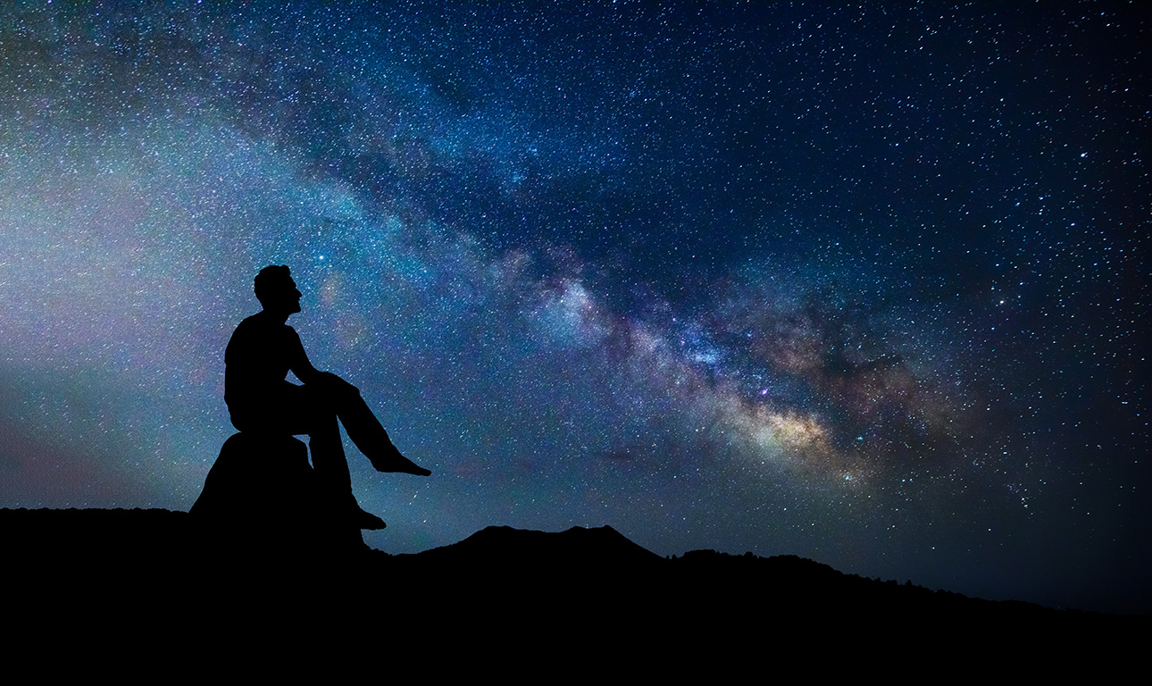 Πόσο μικροί είμαστε, εδώ, μέσα στο εύθραυστο διαστημόπλοιό μας!