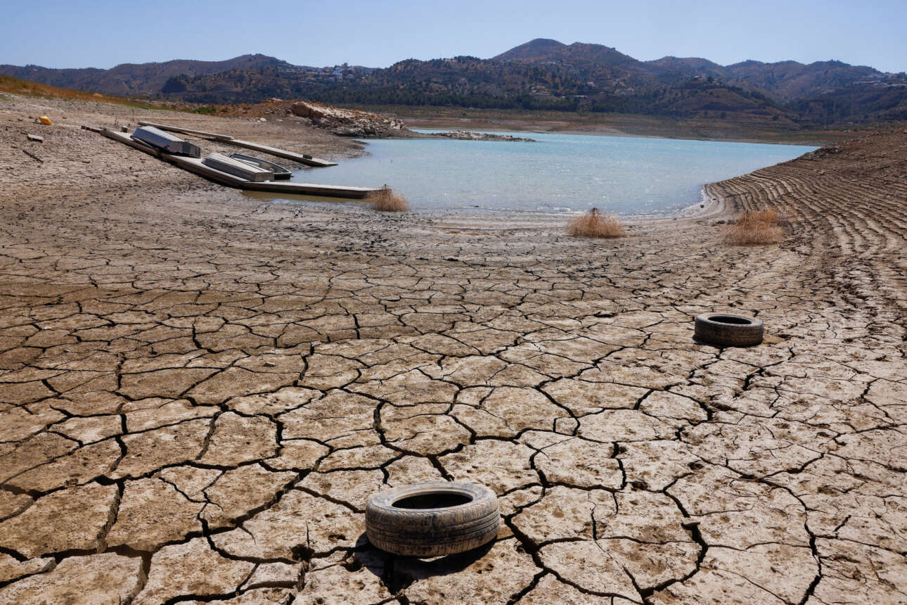 Η παρατεταμένη ξηρασία και η υπερβολική ζέστη που έκαναν τον περασμένο Ιούλιο τον πιο ζεστό μήνα στην Ισπανία από το 1961 μείωσε το νερό κατά 60% στη δεξαμενή Λα Βινουέλα
