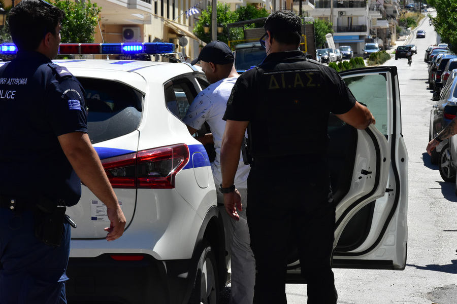 Γυναικοκτονία στην Ζάκυνθο: 49χρονος χτύπησε και μαχαίρωσε τη σύζυγό του